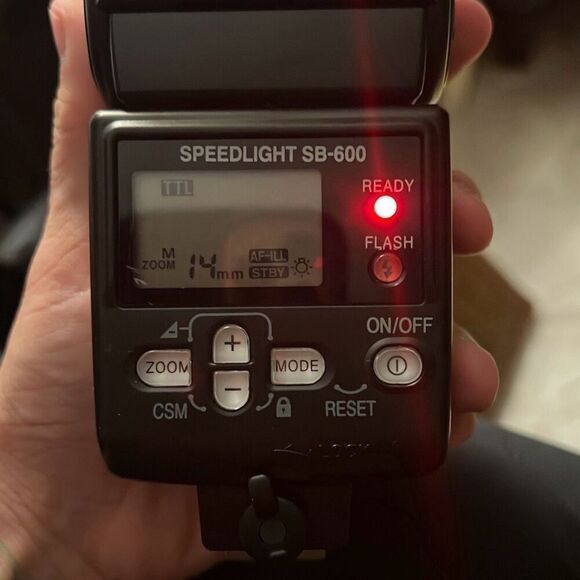 Nikon SB-600 Speedlight Flash (2004-2010) - Picture 7 of 16